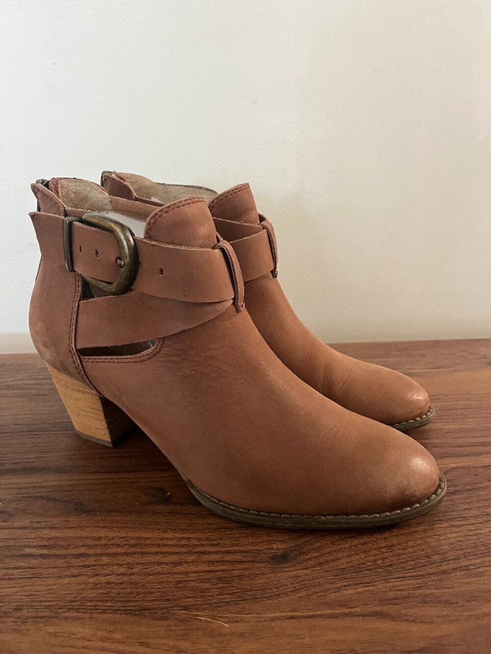 Vionic RORY Buckle Ankle Heeled Leather Booties sz 8.5 Boho Fall Comfort Country